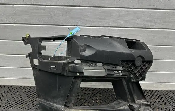 BMW 5 G30 G31 G38 Front bumper mounting bracket 8098676 15067010