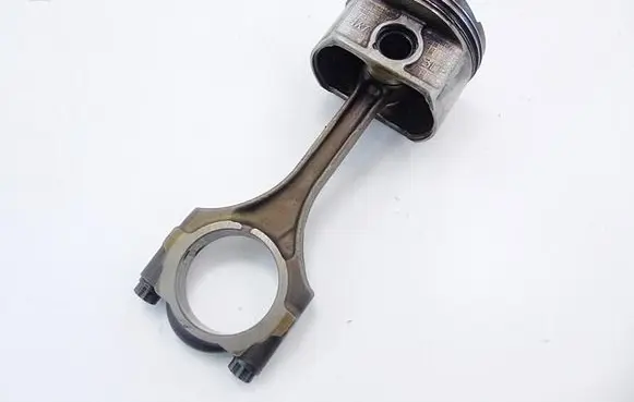 Toyota Avensis T250 Piston with connecting rod 28051