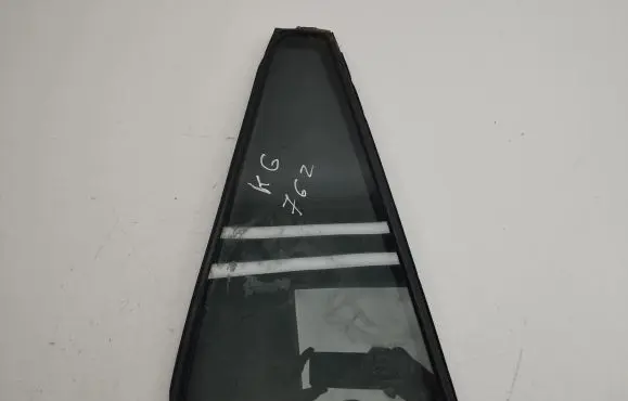 Toyota RAV 4 (XA50) Rear vent window glass 6818942070