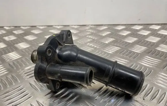 Ford Focus Thermostat/thermostat housing 4M5GGALF6K