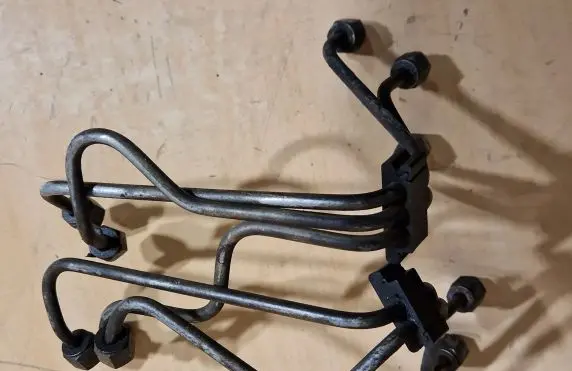 Volvo V70 Fuel injector supply line/pipe 