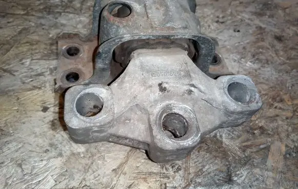 Alfa Romeo 159 Engine mount bracket 50501606
