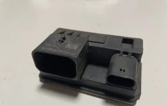 Glow plug pre-heat relay