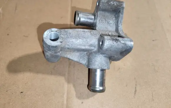 Engine coolant pipe/hose