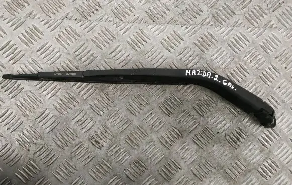 Rear wiper blade arm