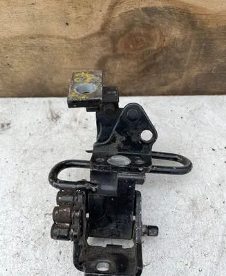 Audi A6 S6 C5 4B Front door lower hinge 4B0831412B