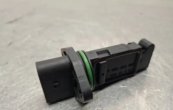 Audi A3 S3 8L Mass air flow meter F00C2G2027
