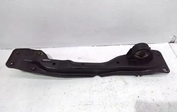 Nissan X-Trail T30 Engine mounting bracket