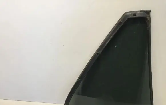 Rear vent window glass