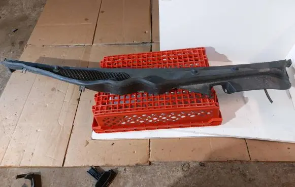Mercedes-Benz E W212 Wiper trim A2128301213