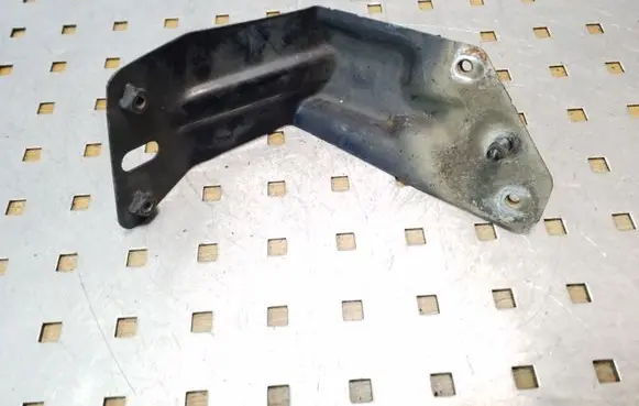 Seat Altea XL Fender mounting bracket 5P0821135
