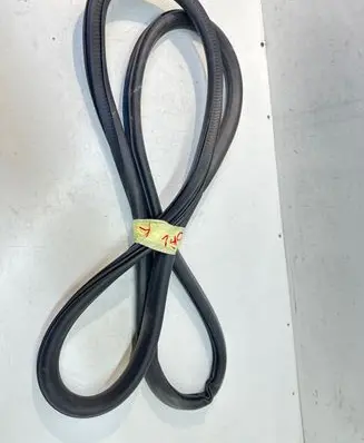 Opel Crossland X Rear door rubber seal (on body) 