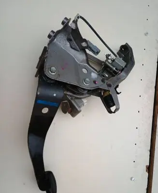 Toyota RAV 4 (XA30) Brake pedal 2AD