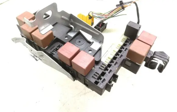 Renault Clio II Fuse module 7700411319 P7700411319C 216246542D