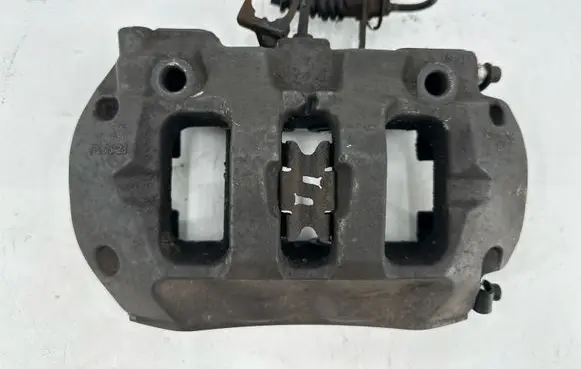 Volkswagen Touareg II Rear brake caliper 7P0615423
