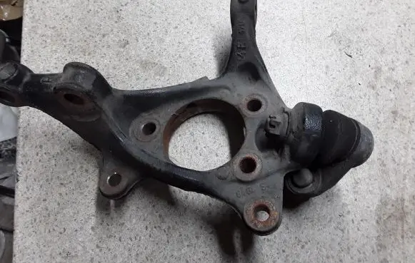 Toyota C-HR I Front wheel hub 43211F4010