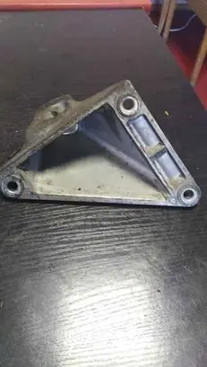 BMW 5 E60 E61 Engine mounting bracket 6761149