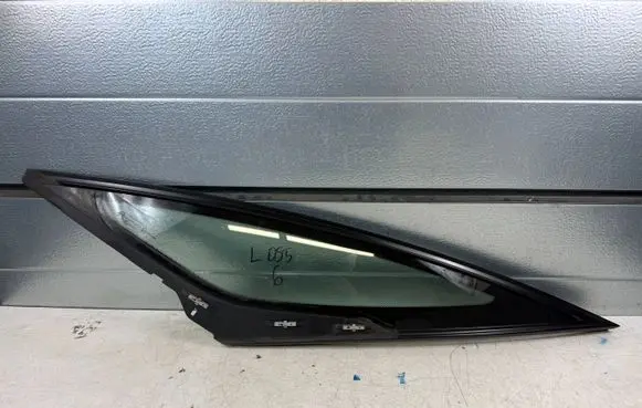 Citroen DS5 Front triangle window/glass 