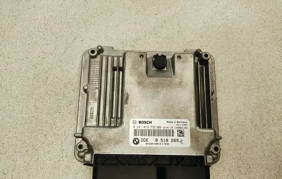 BMW 3 E90 E91 Engine control unit/module 0281018552 8518269 030383199