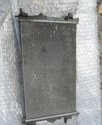 Opel Insignia A Coolant radiator 9809141780