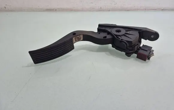 KIA Rio Accelerator throttle pedal 