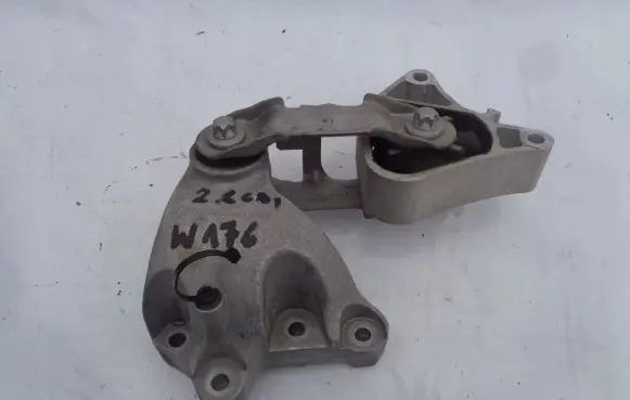 Mercedes-Benz A W176 Engine mounting bracket 6042230004