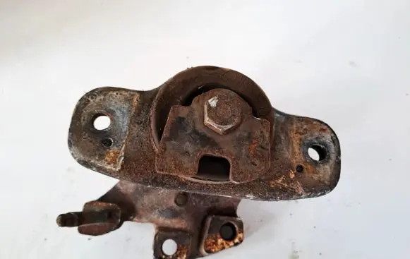 Toyota Aygo AB10 Engine mount bracket