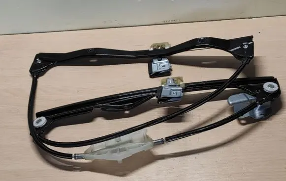 Volkswagen Touran II Front window lifting mechanism without motor