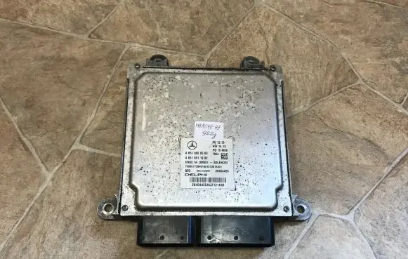 Mercedes-Benz E A207 Engine control unit/module A6519000503
