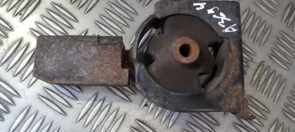 Toyota Avensis T250 Engine mount bracket