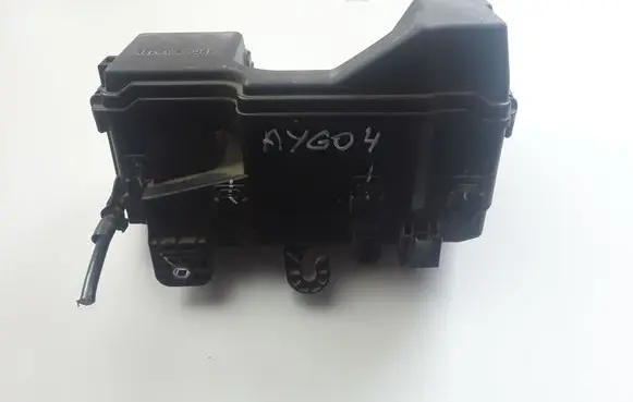 Toyota Aygo AB40 Fuse module 821110HF90F