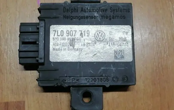Volkswagen Touareg I Alarm control unit/module 7L0907719 510190351