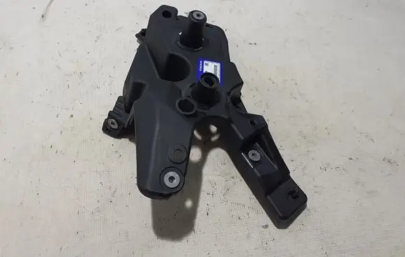Volvo XC60 Fender mounting bracket 32288929