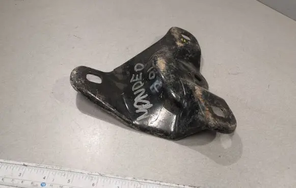 Ford Mondeo MK II Engine mounting bracket 97BB6037AA