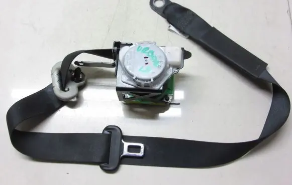 Toyota Urban Cruiser (XP110) Front seatbelt CB033117WN1