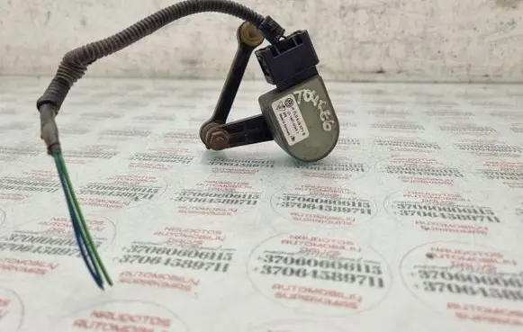 Headlight/headlamp level sensor