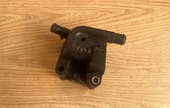 Ford Mondeo MK II Thermostat/thermostat housing 928M9K478AE