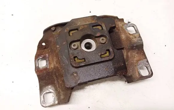 Ford Focus Engine mount bracket 