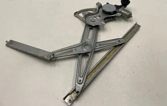 Toyota Auris 150 Front door electric window regulator 857100D100 973582100 AV2621002330