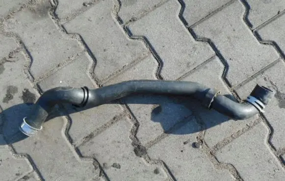 Mercedes-Benz R W251 Engine coolant pipe/hose A2515002875