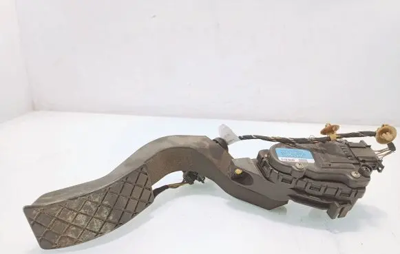 Volkswagen PASSAT B5 Accelerator throttle pedal 8D1723523G 5PV00777006