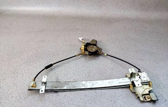 Opel Frontera B Front door window regulator with motor