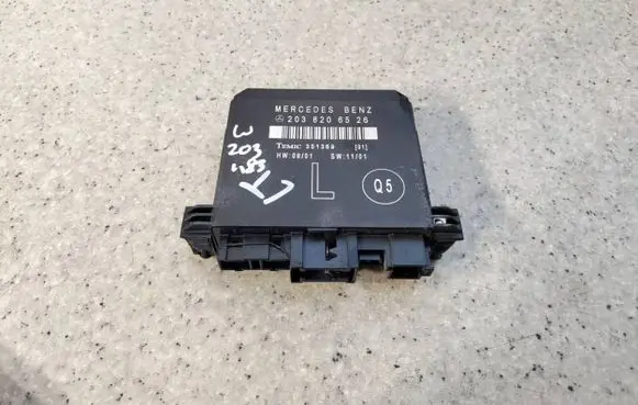 Mercedes-Benz C W203 Door control unit/module 2038206526 351369