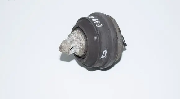 BMW 5 E39 Engine mount bracket