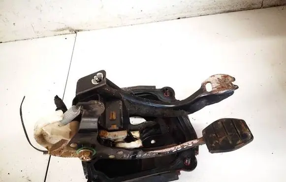 Renault Megane I Clutch pedal 