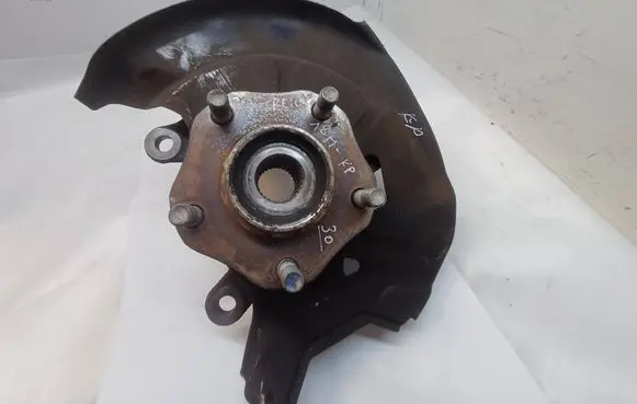 Nissan X-Trail T32 Front wheel hub 