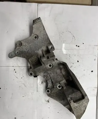 Volkswagen PASSAT B7 Generator/alternator bracket 03L902143Q