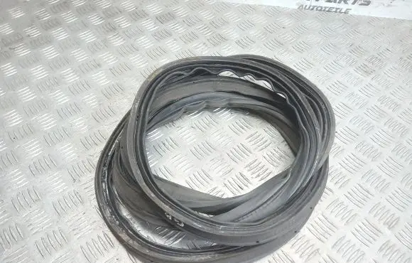 Trunk rubber seal (body)