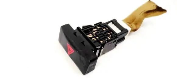 Nissan X-Trail T31 Hazard light switch 06016