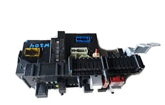 Mercedes-Benz C W204 Fuse module 2045453901 2044422400 5DK00922525